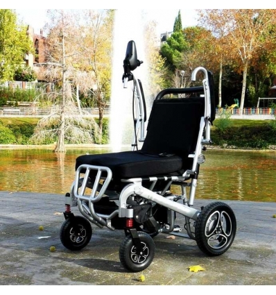 Chaise roulante avec pliage automatique